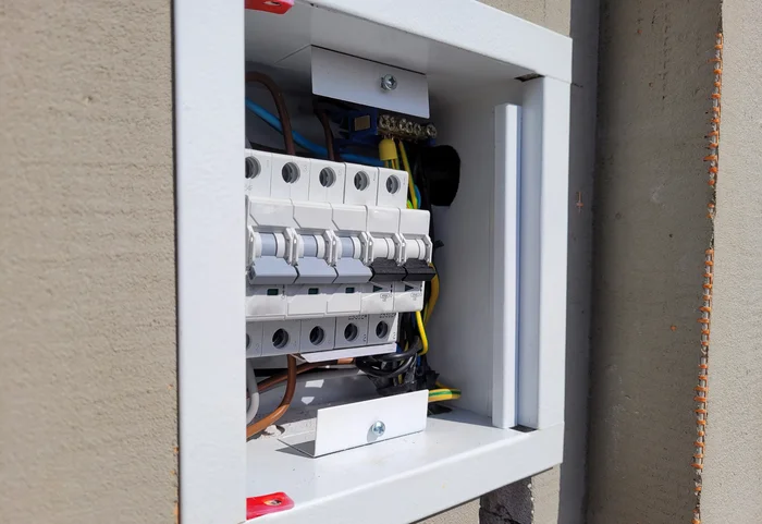 Internal components and wires of the distribution box